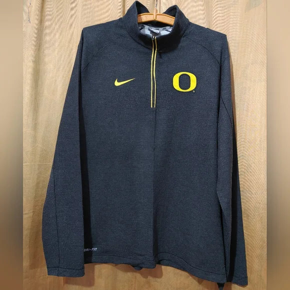 NIKE Oregon Ducks Medium 1/4 Zip Black Pullover Youth Dri-Fit Sweatshirt - Picture 2 of 12